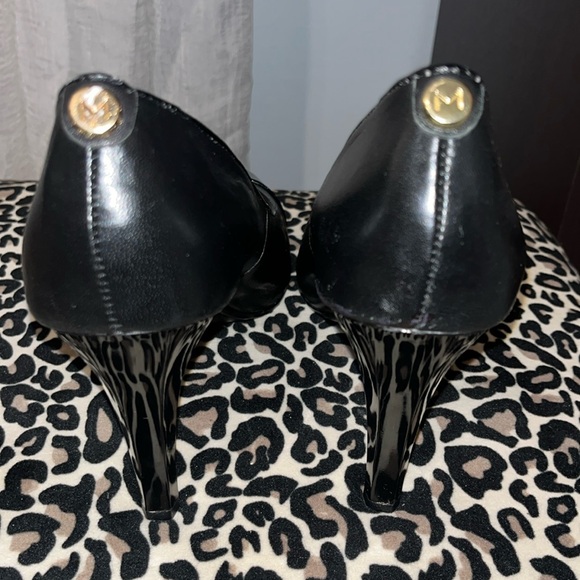 Monet Heels Patent Leather Toe/Heel -Leather Upper Gold Signature Detail Size 8 - Picture 3 of 8
